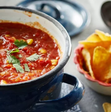 Mexicaanse tomaten-paprikasoep met balletjes