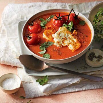 Tomaten-paprikasoep met feta