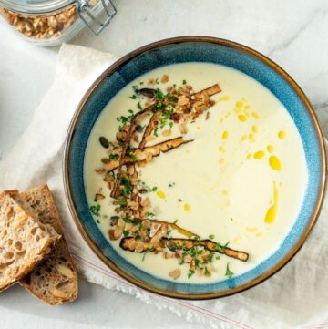 Pastinaaksoep met pastinaakkrokantjes en hartige granola